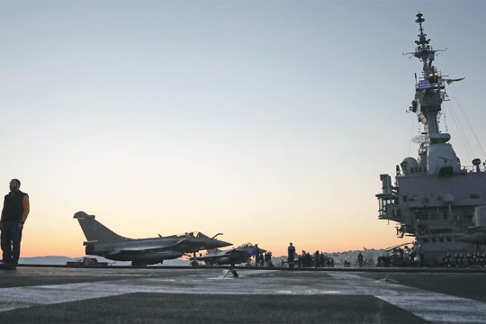 Γκάφα Γάλλου αξιωματικού «πρόδωσε» τη θέση του αεροπλανοφόρου Charles de Gaulle στη Μεσόγειο